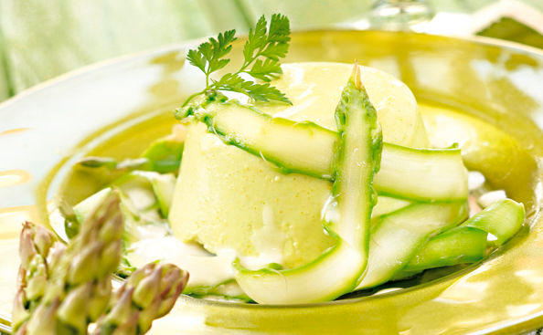 Spargel Panna Cotta mit Weinschaum