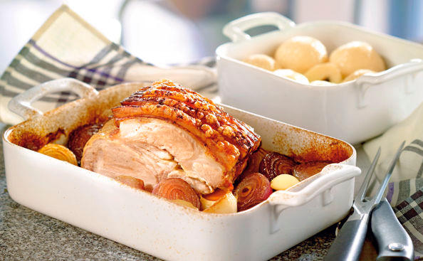 Schweinsbraten mit Zwiebeln und Erdäpfelknödel