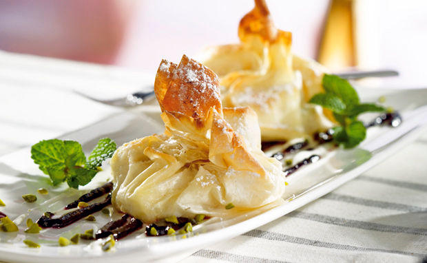 Birnen-Strudel-Säckchen mit Zimtsauce • Rezept • GUSTO.AT