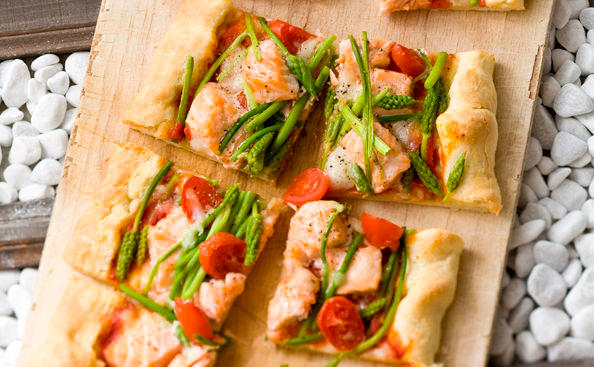 Lachs-Spargel-Pizza