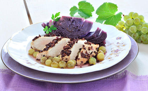 Geschmortes Rotkraut mit Schoko-Huhn und Trauben