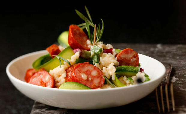 Käsekrainer-Risotto mit Zucchini