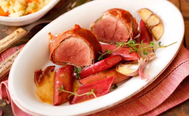 Schweinsfilet mit Rhabarber &amp; Couscous • Rezept • GUSTO.AT