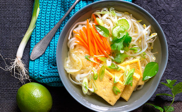 Asia-Nudelsuppe mit Tofu • Rezept • GUSTO.AT