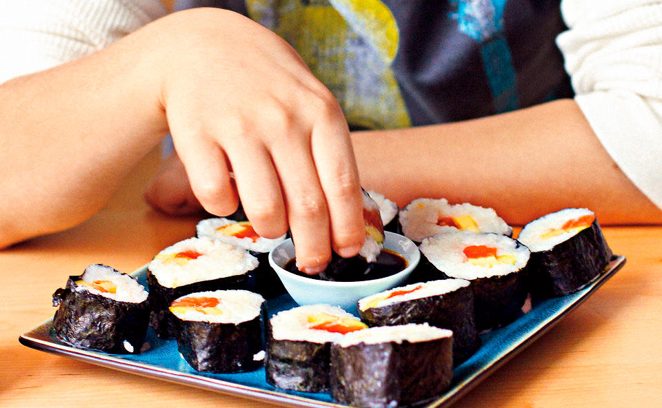 Kinder kochen: Gurken-Lachs-Maki