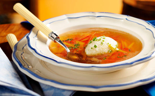 Rindsuppe mit Grießnockerln