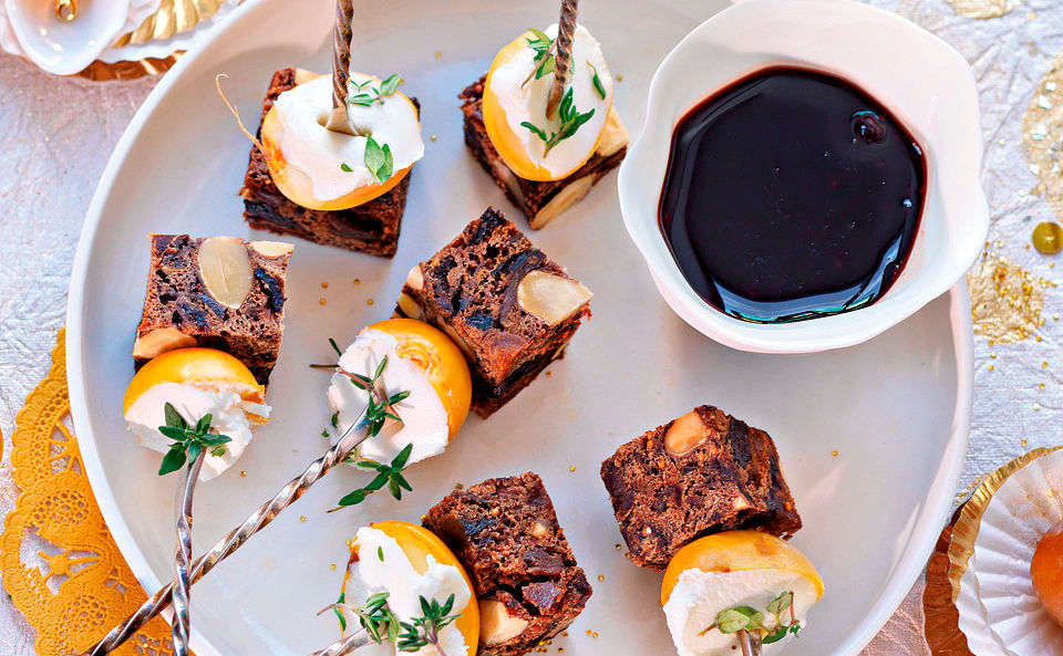 Gewürzbrot mit gefüllten Datteln • Rezept • GUSTO.AT