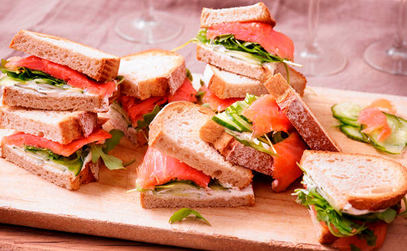 Gurken-Lachs-Sandwiches