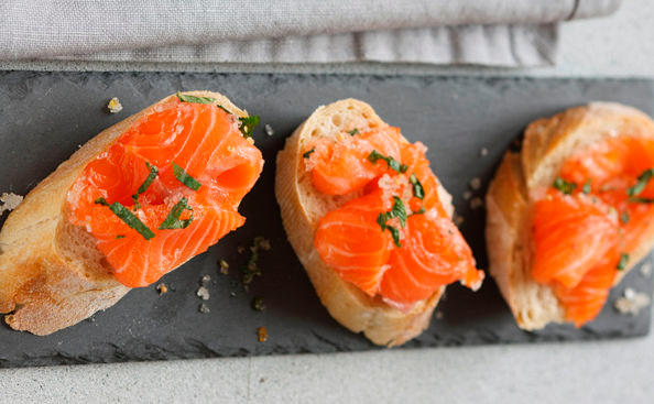 Orangengebeizter Lachs mit Zimt und Minze