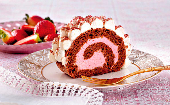 Schoko-Erdbeerroulade