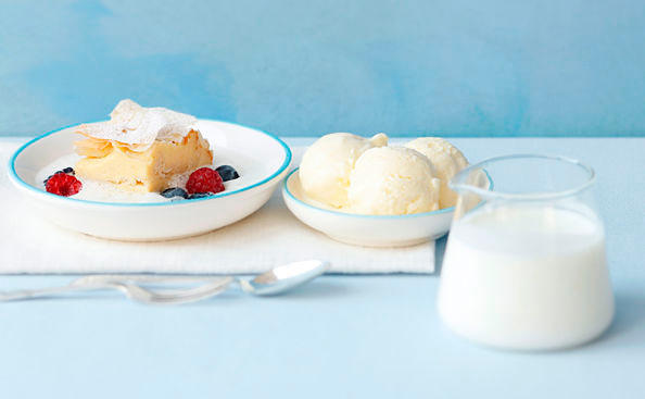 Milchrahmstrudel mit Topfen-Rahm-Eis