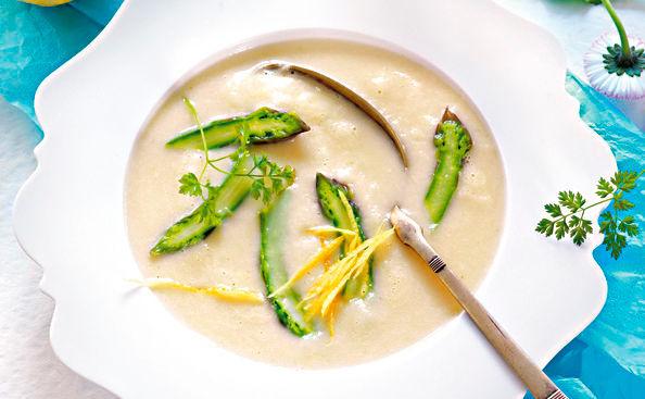 Weiß-grüne Spargelsuppe • Rezept • GUSTO.AT
