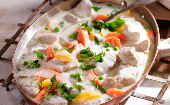 Eingemachtes Kalbfleisch mit Wurzelgemüse • Rezept • GUSTO.AT