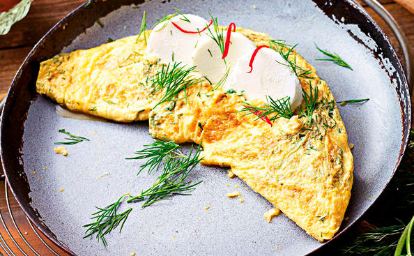 Dill-Omelette mit Ziegenkäse