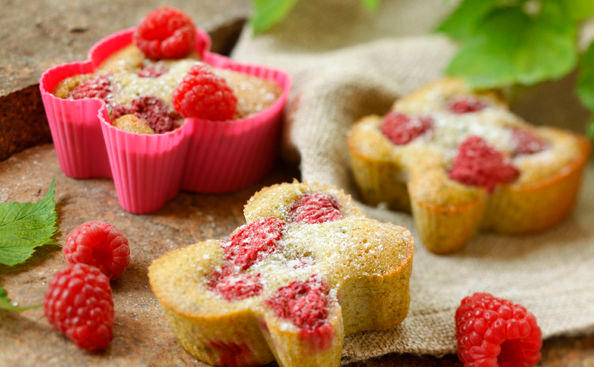 Tee-Kuchen mit Himbeeren