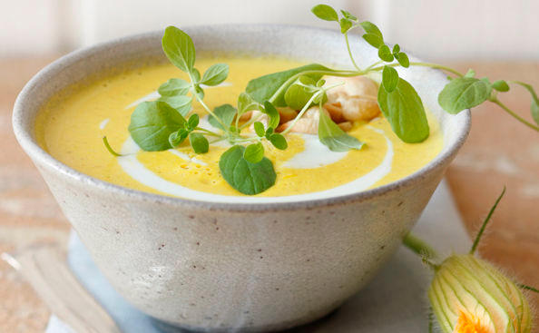 Zucchini-Kokos-Suppe • Rezept • GUSTO.AT