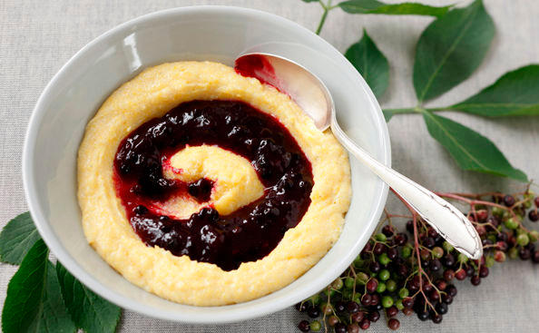 Zimt-Polenta mit Hollerkoch