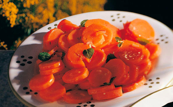 Andalusischer Karottensalat • Rezept • GUSTO.AT