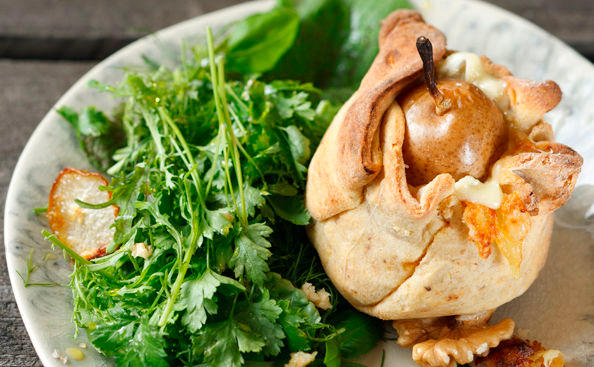Camembert-Birne im Schlafrock • Rezept • GUSTO.AT
