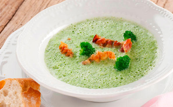 Brokkolisuppe mit Speck