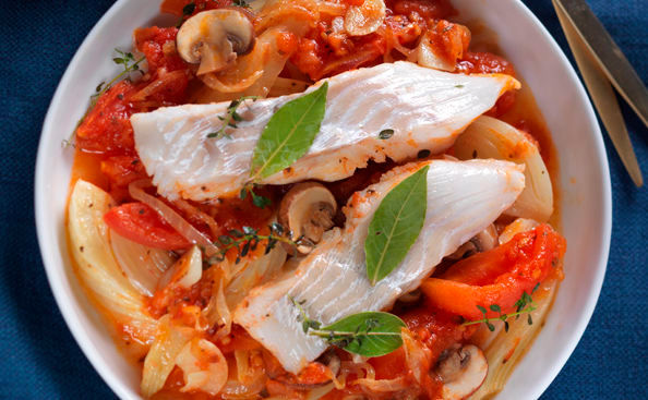 Fischfilet auf Fenchel und Paradeisern • Rezept • GUSTO.AT