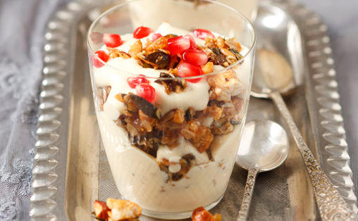 Karamellcreme mit Granola • Rezept • GUSTO.AT