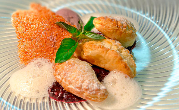 Schmerkrapfen mit Ribiselmarmelade