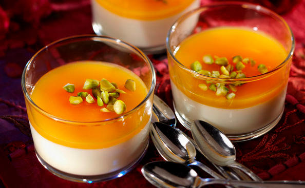 Milchpudding mit Orangensirup