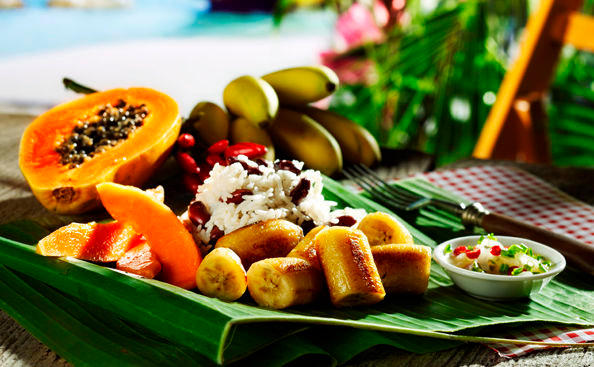 Rice and Peas mit Bananen und Papaya