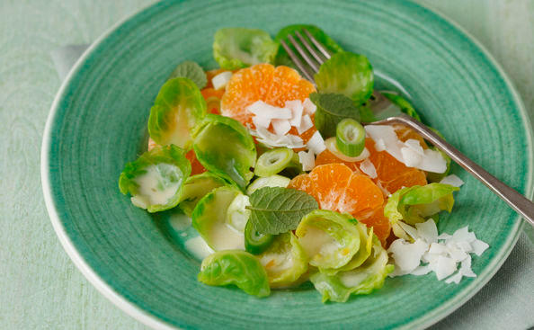 Kohlsprossen-Mandarinen-Salat mit Kokos