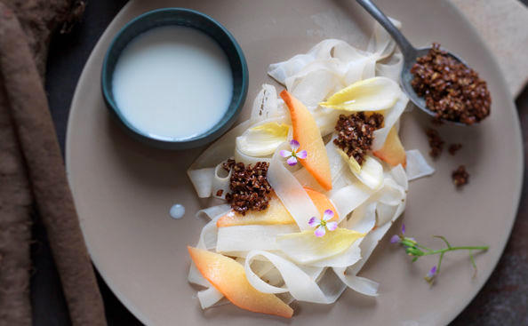 Schwarzwurzelsalat mit Quitte und Leinsamen • Rezept • GUSTO.AT