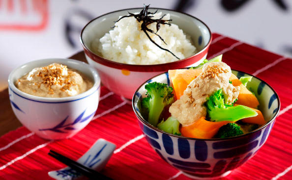 Brokkoli und Karotten mit Sesam-Tofu-Marinade
