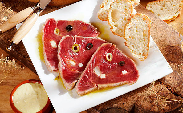 Gespickter Thunfisch mit Aioli