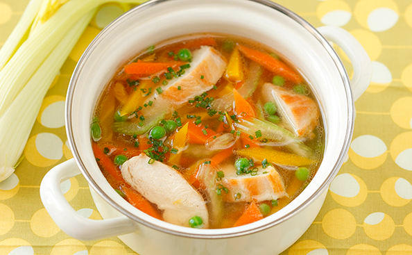 Gemüsesuppe mit Huhn