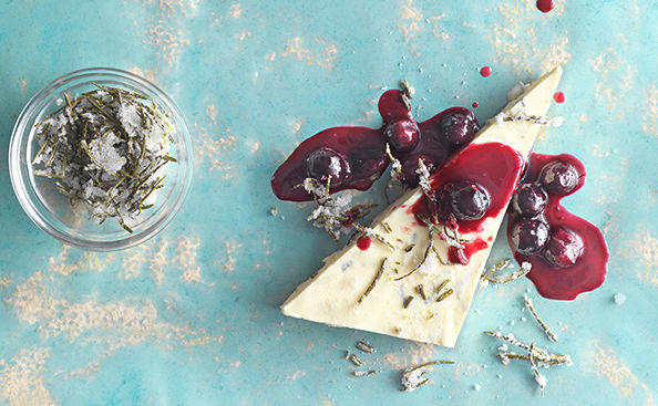 Rosmarinparfait mit Heidelbeeren