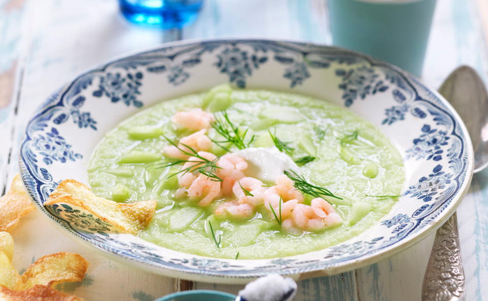 Gurkensuppe mit Krabben