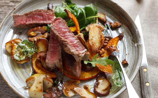 Bild: GUSTO / Theresa Schrems Steinpilz-Kürbis-Salat mit Rindsfilet