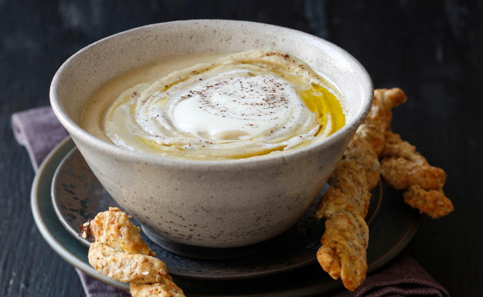 Kichererbsensuppe mit Sesamzöpfen