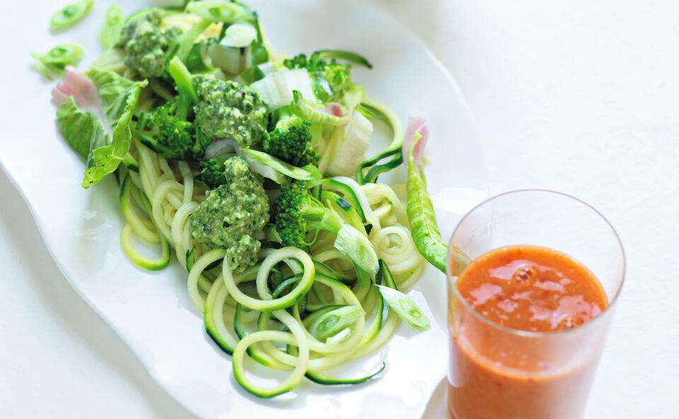 Zuchhini-Pasta mit Brokkoli