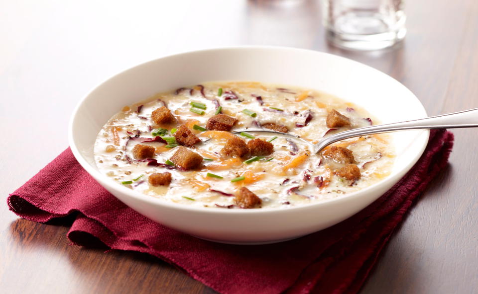 Grießsuppe mit Kürbis und Radicchio