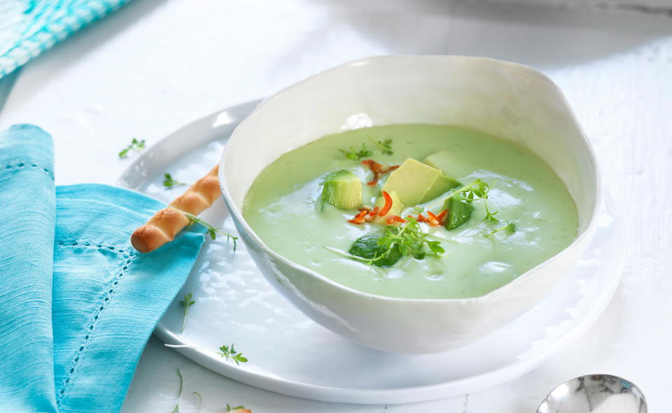 Kalte Avocadosuppe mit Kresse