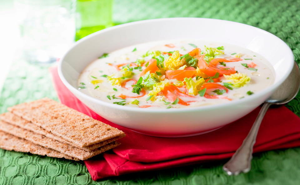 Kalte Erdäpfelsuppe mit Lachs