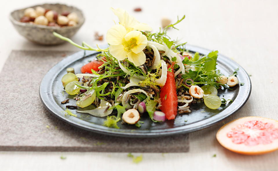 Salat mit Reis, Grapefruit und Fenchel