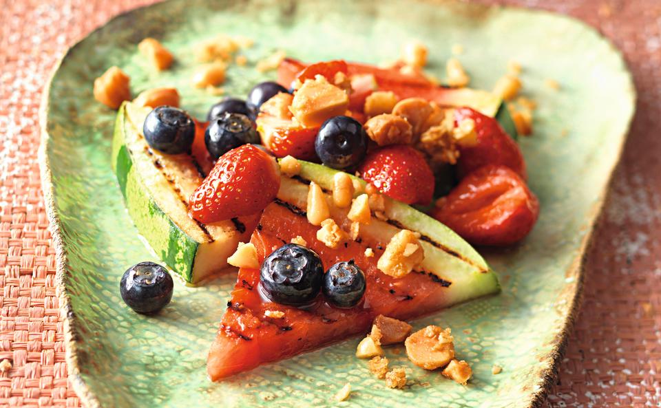 Wassermelone mit Beerensalat