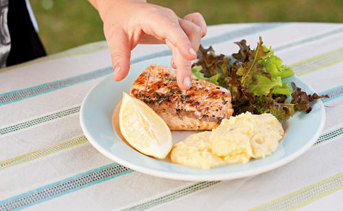 Bild: GUSTO / Theresa Schrems Gegrillter Lachs mit Polenta