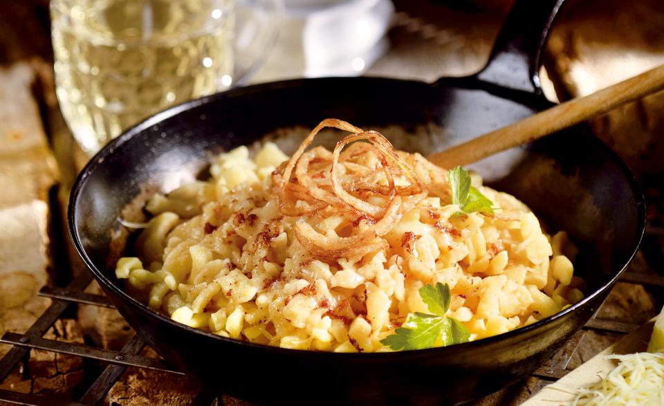 Spätzle mit Käse und Röstzwiebel