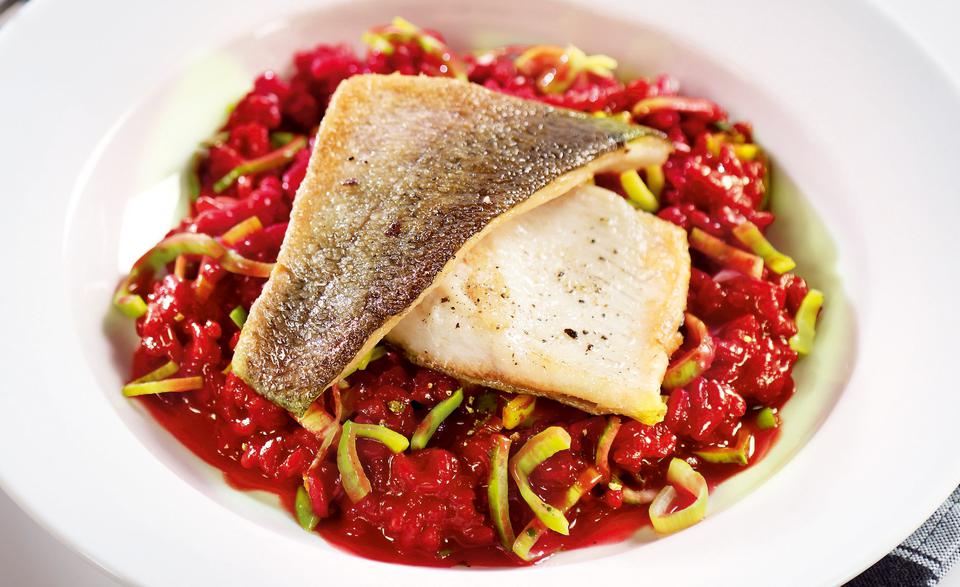 Risotto mit Roten Rüben und gebratenen Forellenfilets