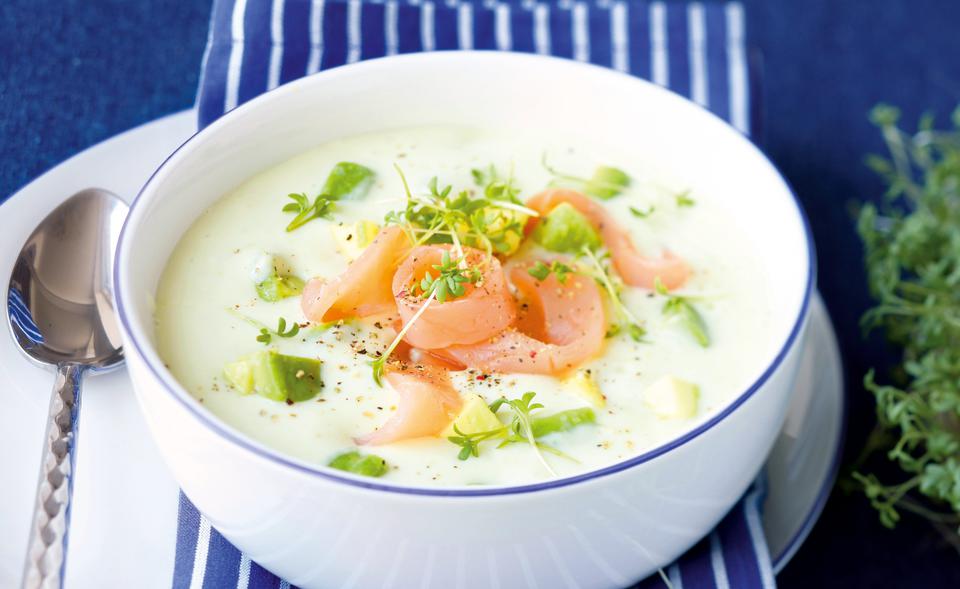 Avocadosuppe mit Lachs • Rezept • GUSTO.AT