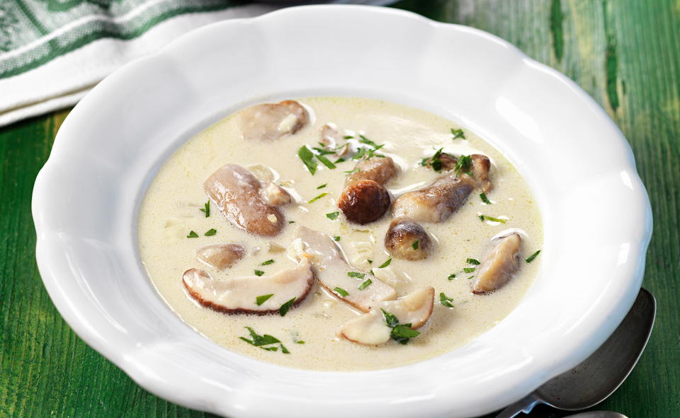 Schwammerlsuppe mit Heidensterz • Rezept • GUSTO.AT