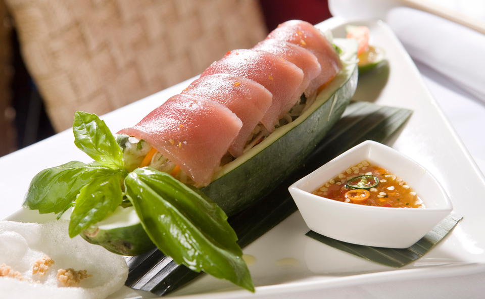 Grüner Papayasalat mit Thunfisch-Sashimi